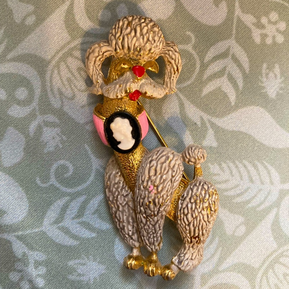 Vintage Poodle Cameo Brooch / Pin